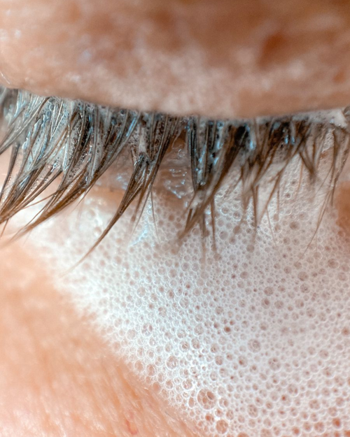 A Lash Artist's Guide: The Do's and Don'ts for Your First Eyelash Extension Appointment