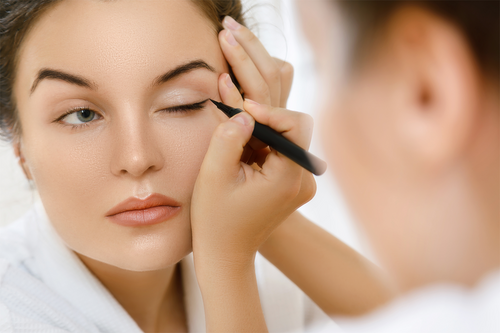 A Guide to Eyeliner Application Methods